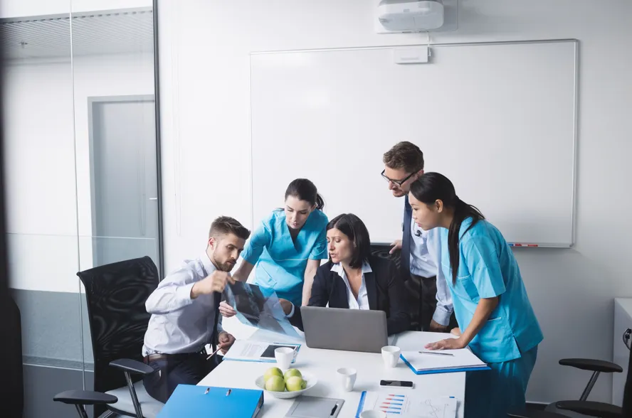 Na EQ Benefícios, somos especialistas em planos corporativos de saúde e atuamos há mais de 30 anos no mercado de saúde suplementar